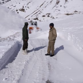 BRO clears snow – restores vehicular traffic on Rohtang Pass
