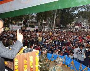 CM warns drug peddlers ; gets warm welcome in his home constituency