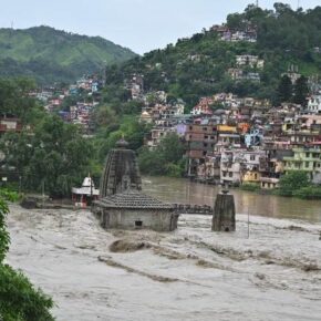 Incessant rain wreaks havoc in Himachal Pradesh,  disrupts normal life
