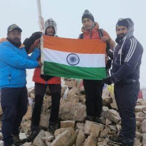 Nerchowk medical college professor and his team unfurl National Flag at 20100 feet on Independence day