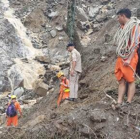 Fifty one villagers rescued by NDRF team in Mandi district, IAF helicopter deliver essential items