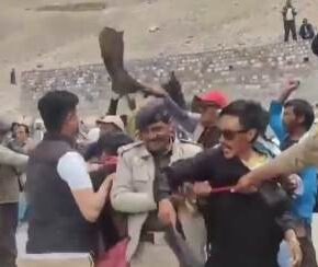 Kangana Ranaut shown black flags at Kaza