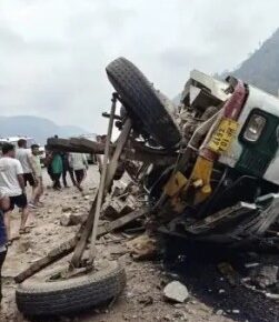 Four die and three injured in a bus accident in Jubbal area