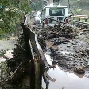 Vehicles damaged due to flash floods near Gambhar Bridge