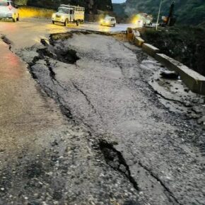 Incessant rain disrupts normal life , 80 roads closed in Himachal