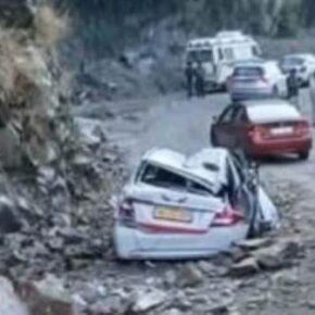 Tourist killed,  driver injured as boulder hit a taxi  on Chandigarh-Manali Highway