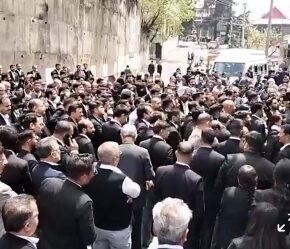 Lawyers boycott courts , block traffic over  manhandling of a lawyer by police officer