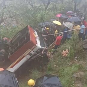 One dead,  18 injured as private bus rolls down a hill near Patdighat in Mandi district