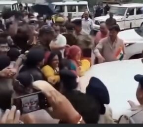 People gharao vehicel of Revenue Minister at Thunag
