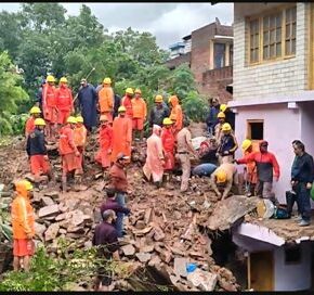 Nine buried under rubble as bulidng collapse in Akhara bazaar Kullu , one die